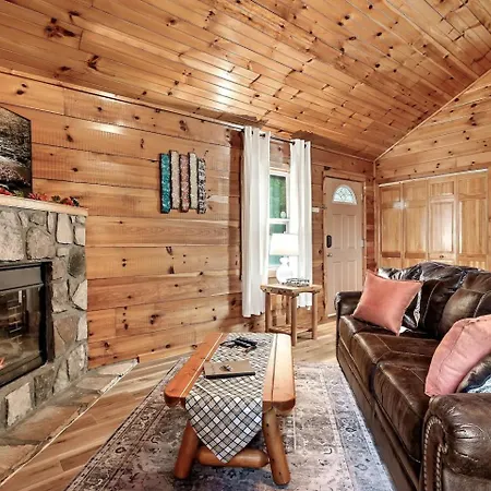 Sevierville Cabin Hot Tub, Game Room & Firepit